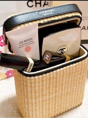 Chanel LES BEIGE Healthy glow summer essentials